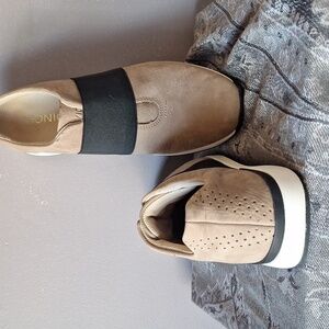 Suede vionic slip on sneaker size 7.5  taupe with black strap